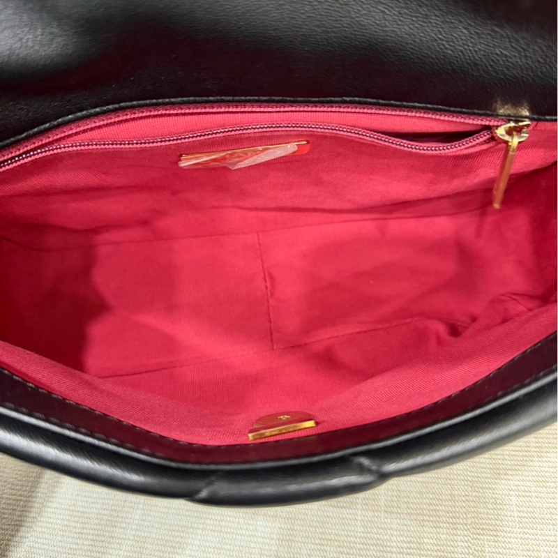 CHANEL 香奈兒 19系列 經典雙C LOGO菱格紋小羊皮三用金鍊包 黑色-23