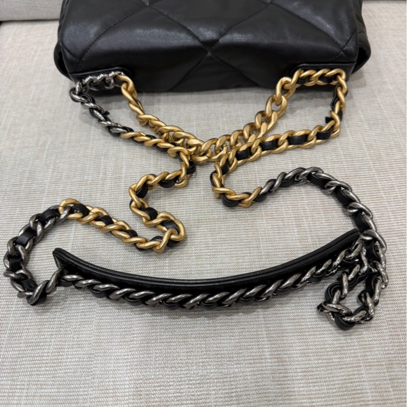 CHANEL 香奈兒 19系列 經典雙C LOGO菱格紋小羊皮三用金鍊包 黑色-28