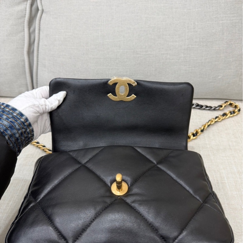 CHANEL 香奈兒 19系列 經典雙C LOGO菱格紋小羊皮三用金鍊包 黑色-32