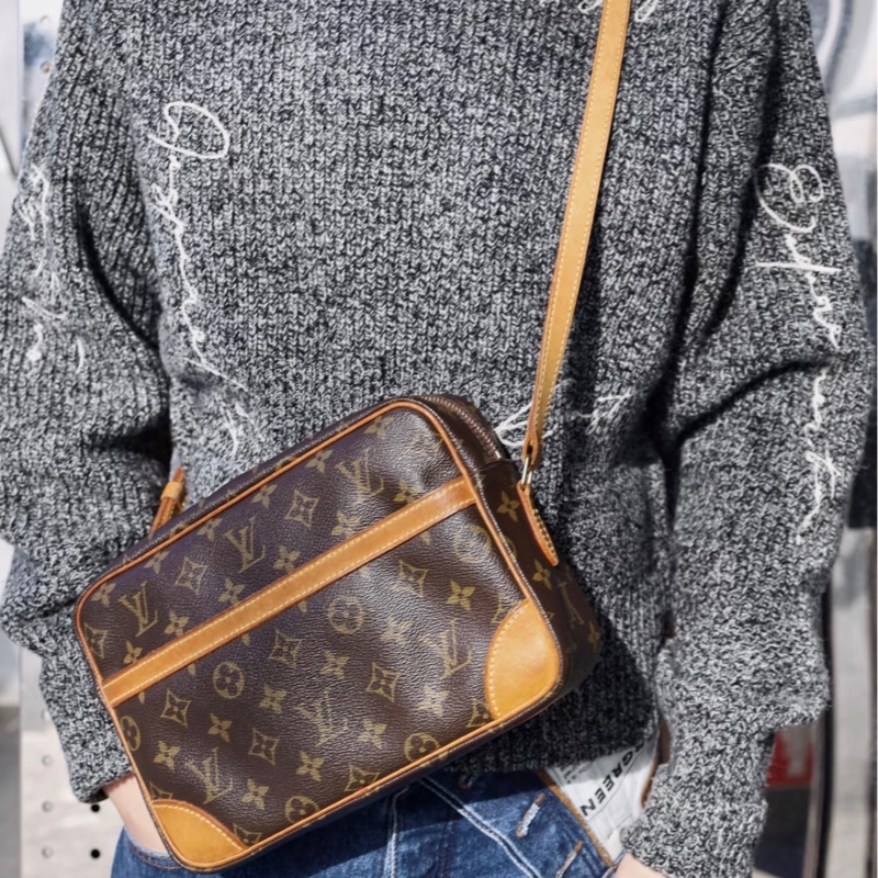 「JL精品代購」中古 LV 老花Trocadero 27相機包-1