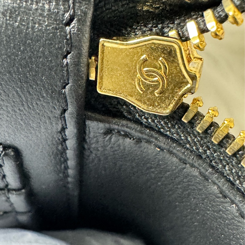 Chanel 手提長盒子化妝包 黑色金扣荔枝牛皮-21