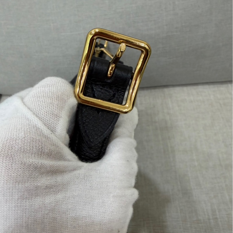 LV M46288經典CarryAII PM系列Monogram Empreinte 皮革壓花肩背包 斜背包（黑色）-17