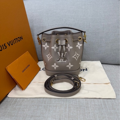 LV M46291 NANO 壓紋迷你水桶包（灰/奶油色）