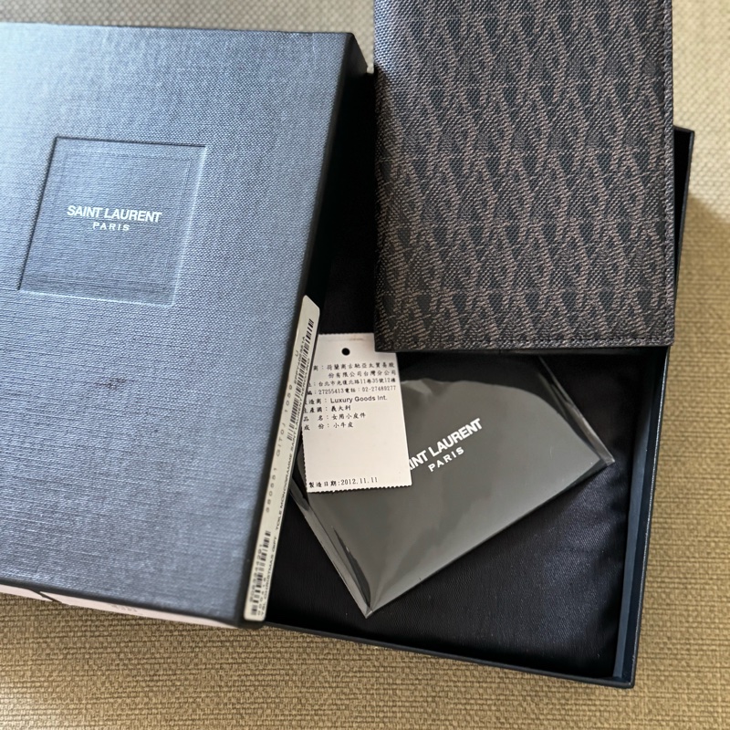 YSL 老花護照夾-4