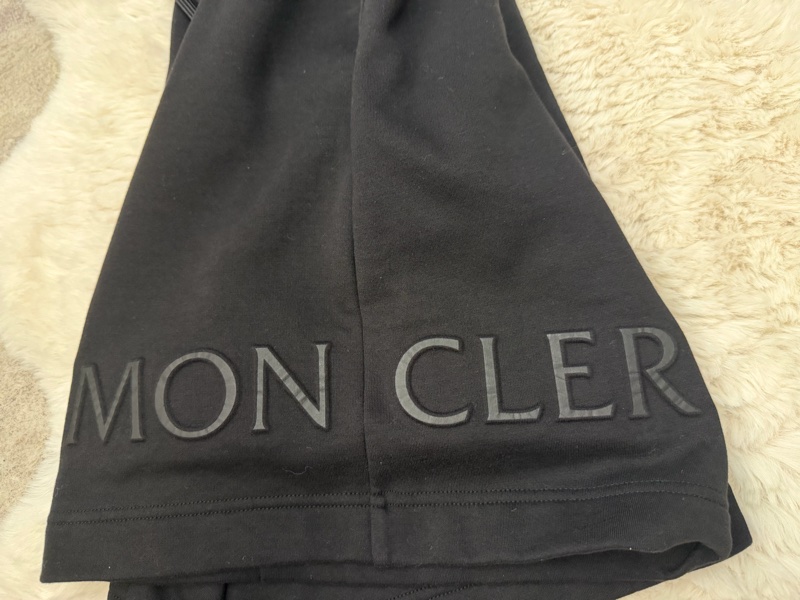 MONCLER 休閒短褲-21