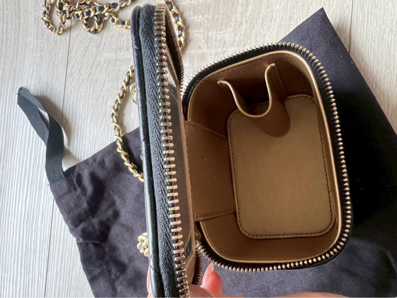 Chanel mini 金球化妝包-12