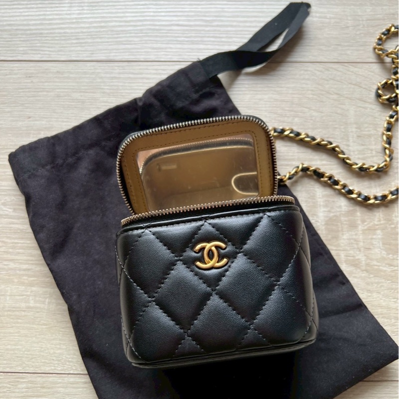 Chanel mini 金球化妝包-13