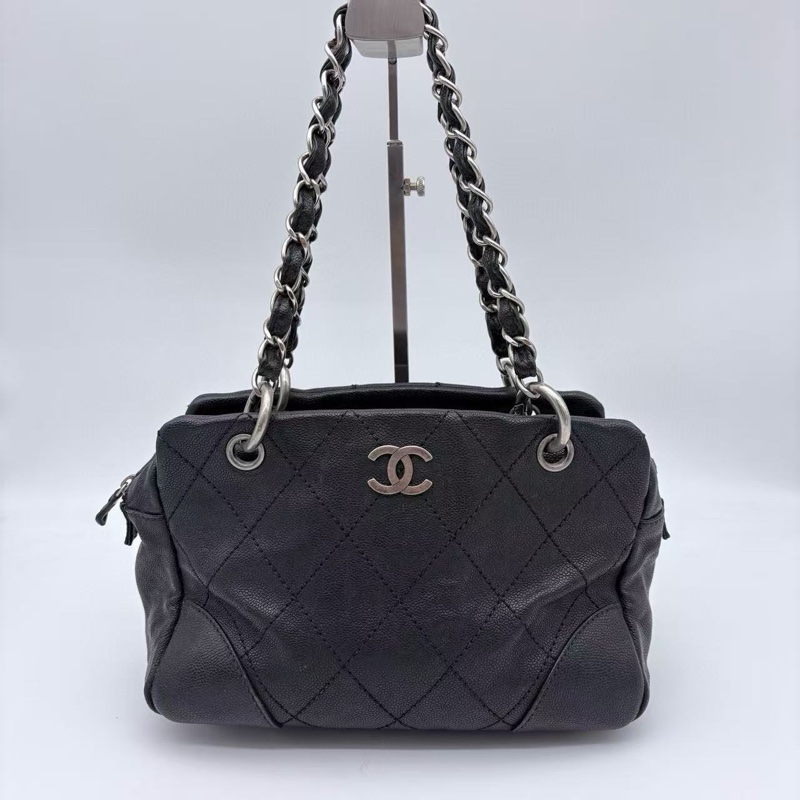 「JL精品代購」9新香奈兒黑銀牛皮外縫線菱格紋波士頓鏈條包-0