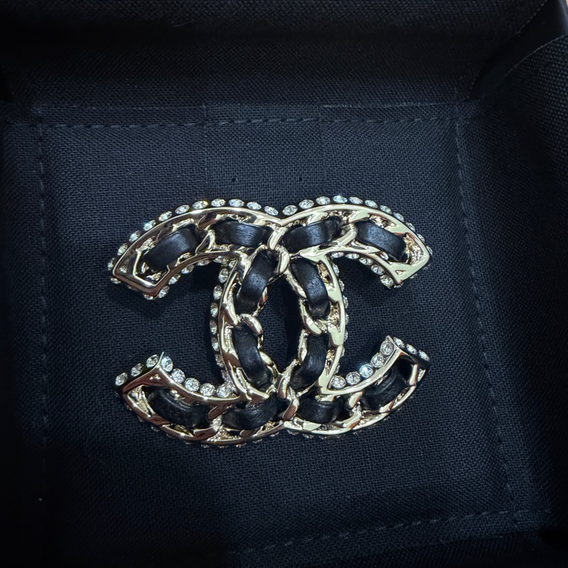 Chanel 經典款皮穿鏈胸針-2