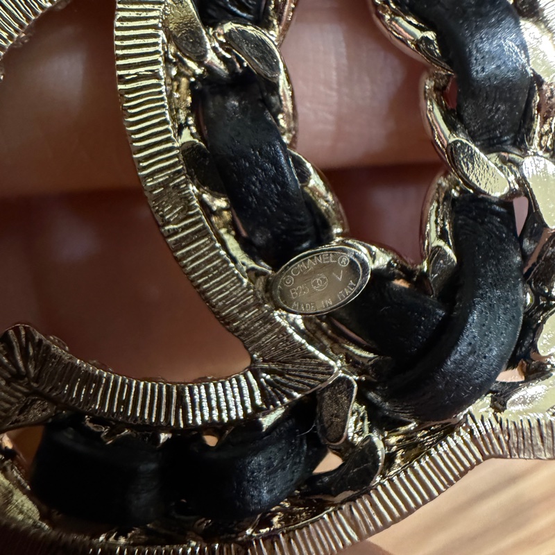 Chanel 經典款皮穿鏈胸針-8