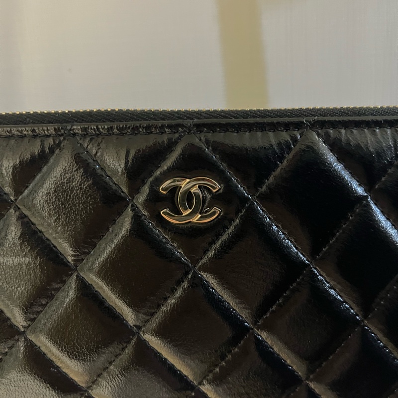 Chanel 黑色油蠟皮雙層珍珠、閃石,Chanel 字母吊字 phone case/WOC-6