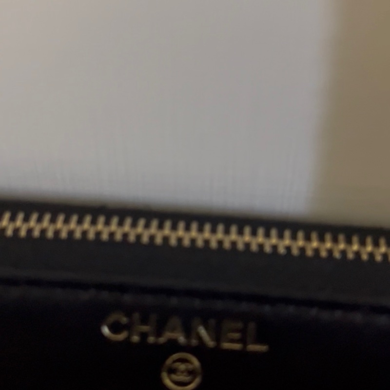 Chanel 黑色油蠟皮雙層珍珠、閃石,Chanel 字母吊字 phone case/WOC-14