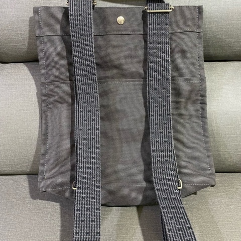 HERMES灰色帆布後背包