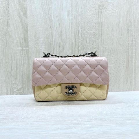 CHANEL粉拼色銀釦羊皮季節限定CF20口蓋包