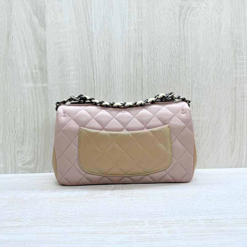 CHANEL粉拼色銀釦羊皮季節限定CF20口蓋包-1