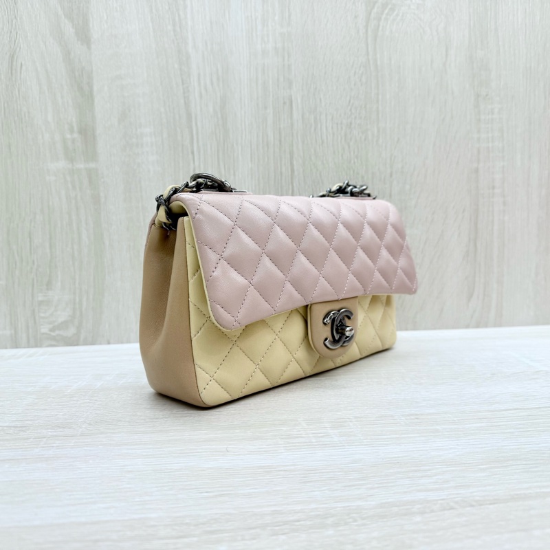 CHANEL粉拼色銀釦羊皮季節限定CF20口蓋包-3