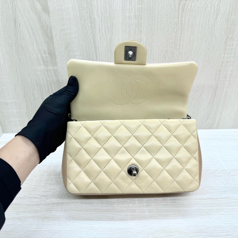 CHANEL粉拼色銀釦羊皮季節限定CF20口蓋包-5