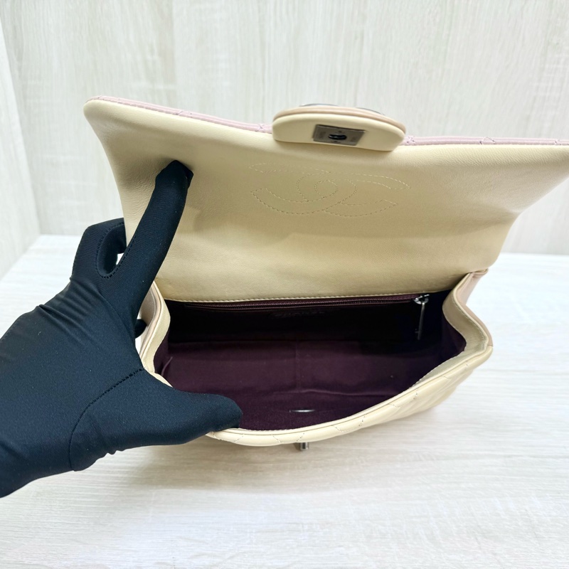 CHANEL粉拼色銀釦羊皮季節限定CF20口蓋包-6