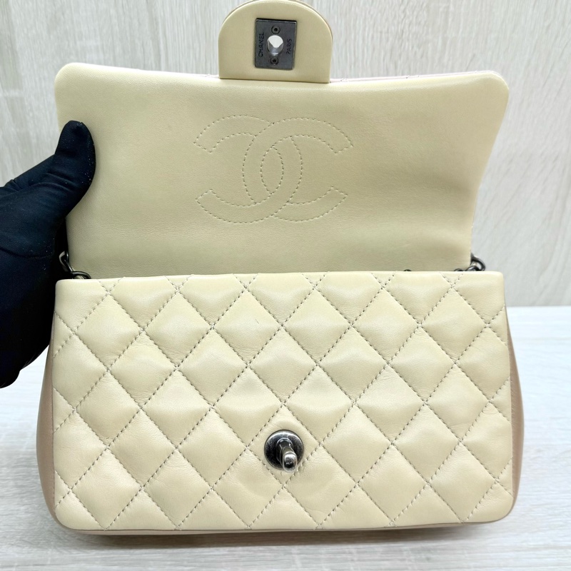 CHANEL粉拼色銀釦羊皮季節限定CF20口蓋包-15