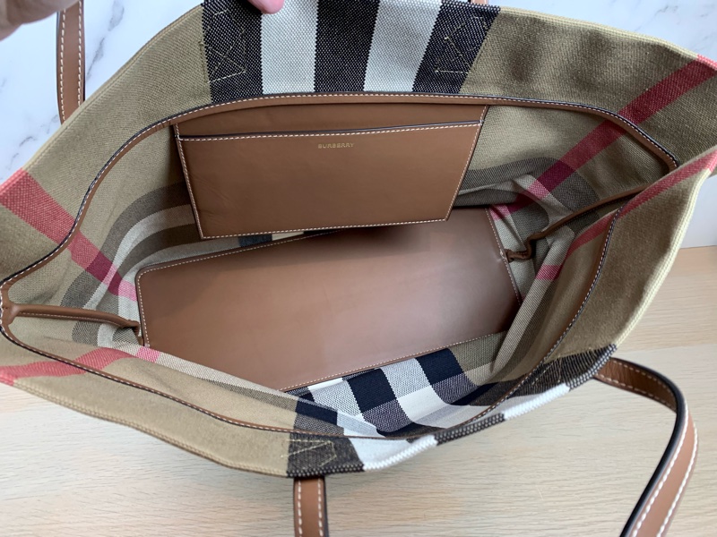Burberry 經典格紋帆布托特包 80840471-3