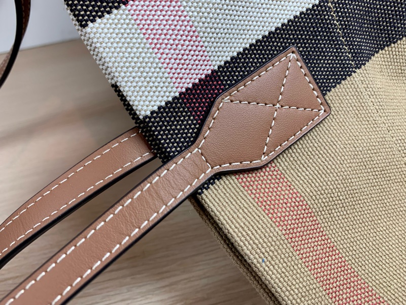 Burberry 經典格紋帆布托特包 80840471-4