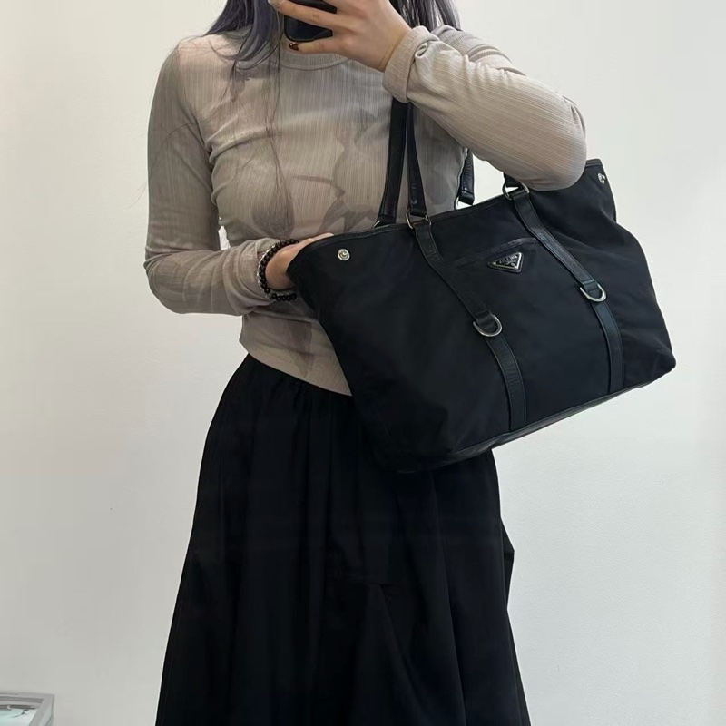 「JL精品代購」9新 Prada黑銀降落傘拼皮尼龍單肩托特包-1