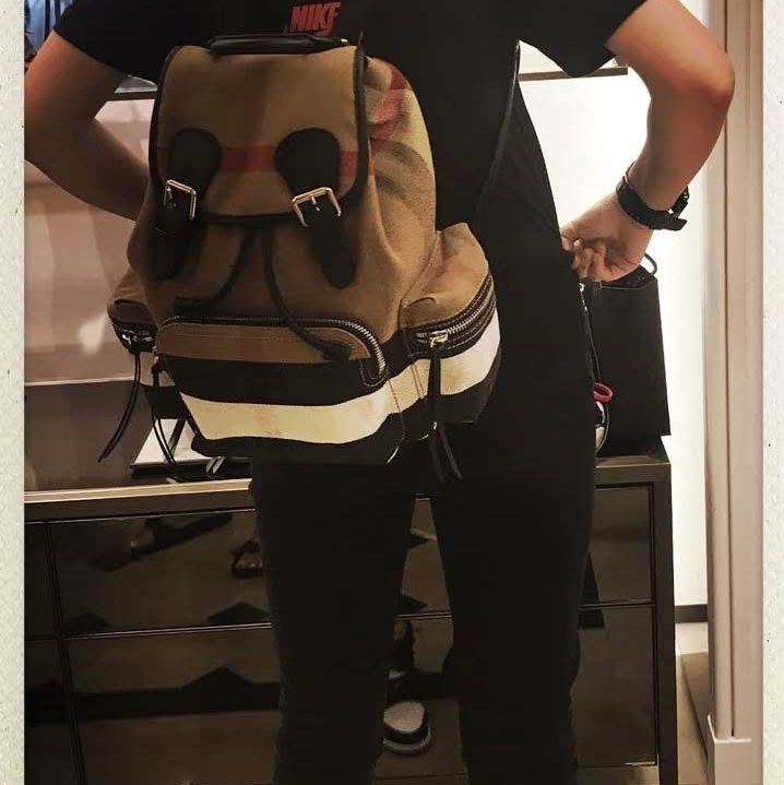 Burberry 經典背包-0