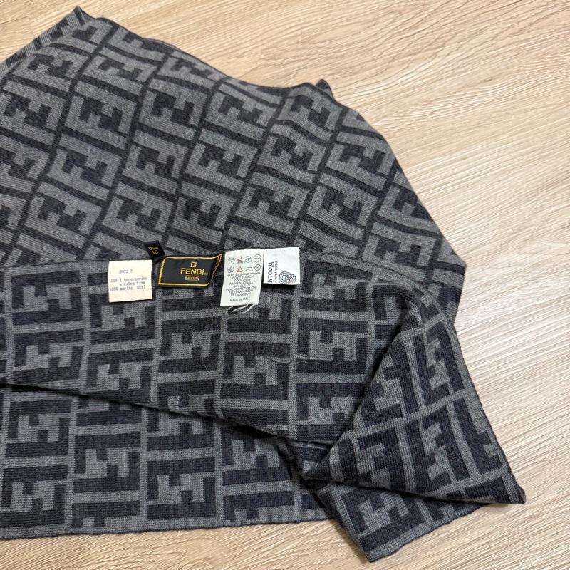 瑞奇二手精品 Fendi 滿版logo 圍巾-2