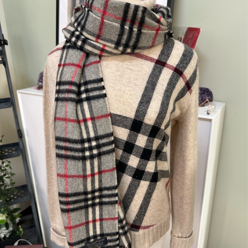 Burberry 格紋灰經典圍巾-1