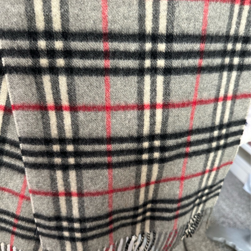 Burberry 格紋灰經典圍巾-10