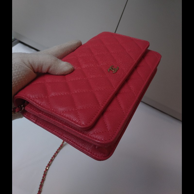 Chanel 金鍊紅荔枝皮鍊帶小包 WOC-6