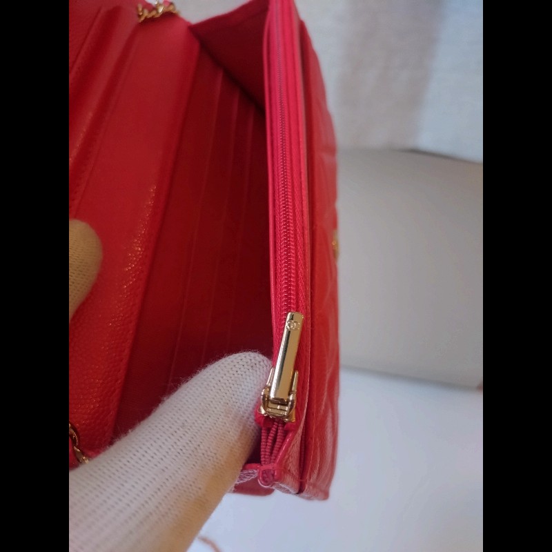 Chanel 金鍊紅荔枝皮鍊帶小包 WOC-21