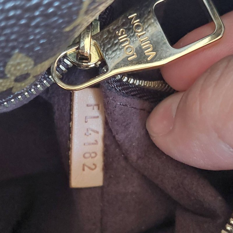 LV M40781 Metis hobo 🎀現貨實拍🎀經典花紋時尚兩用購物包(附購證正本)-56