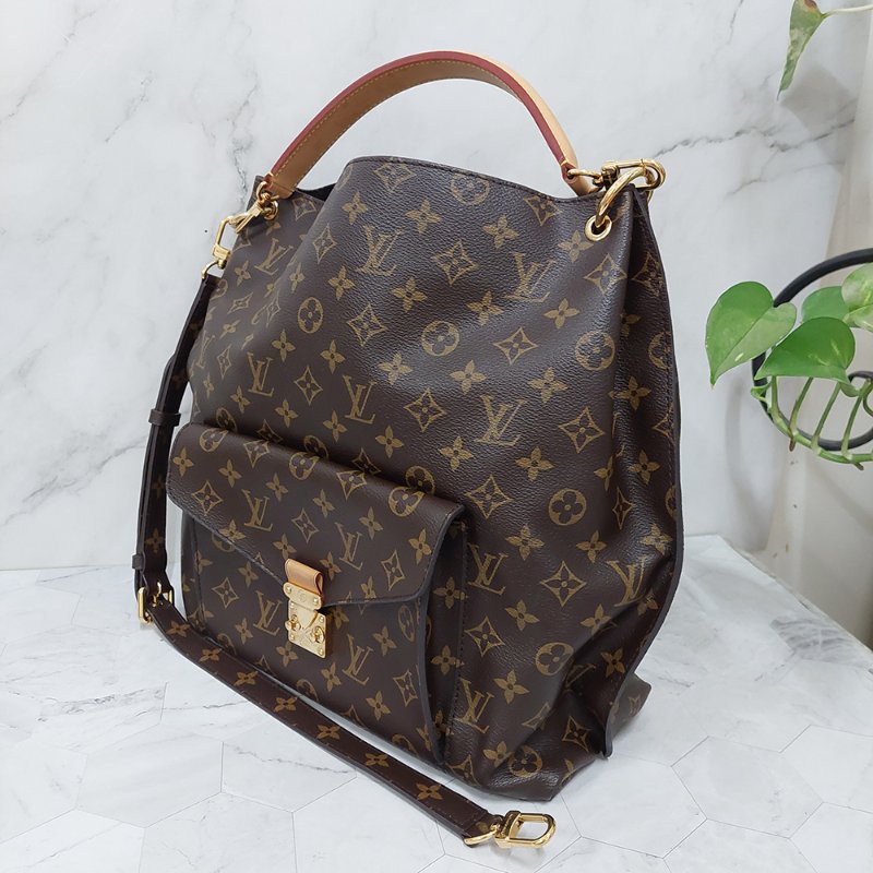 LV M40781 Metis hobo 🎀現貨實拍🎀經典花紋時尚兩用購物包(附購證正本)-64