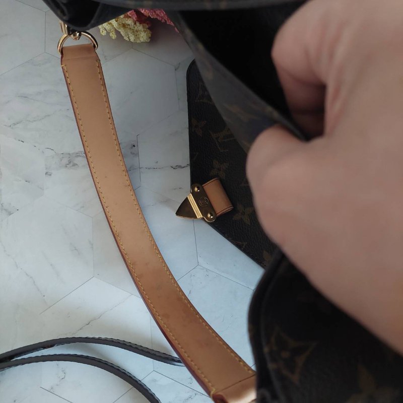 LV M40781 Metis hobo 🎀現貨實拍🎀經典花紋時尚兩用購物包(附購證正本)-75