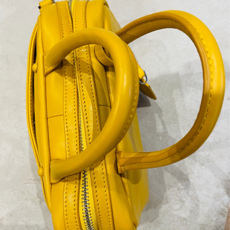 【二手】降價🎊Agnes b.黃色小包/保齡球包-7