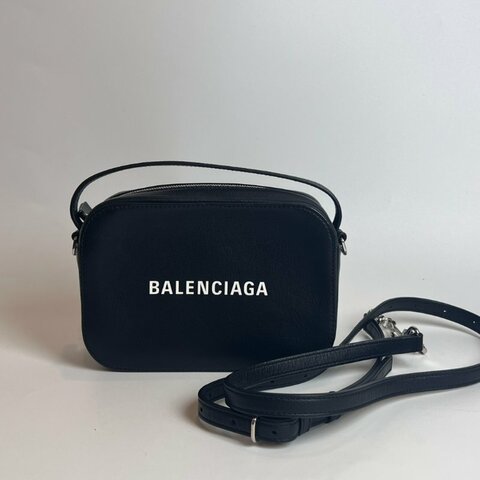 BALENCIAGA 608653 黑LOGO手提相機包