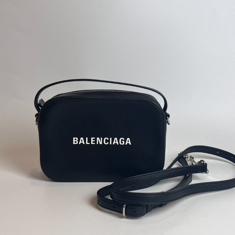 BALENCIAGA 608653 黑LOGO手提相機包-0