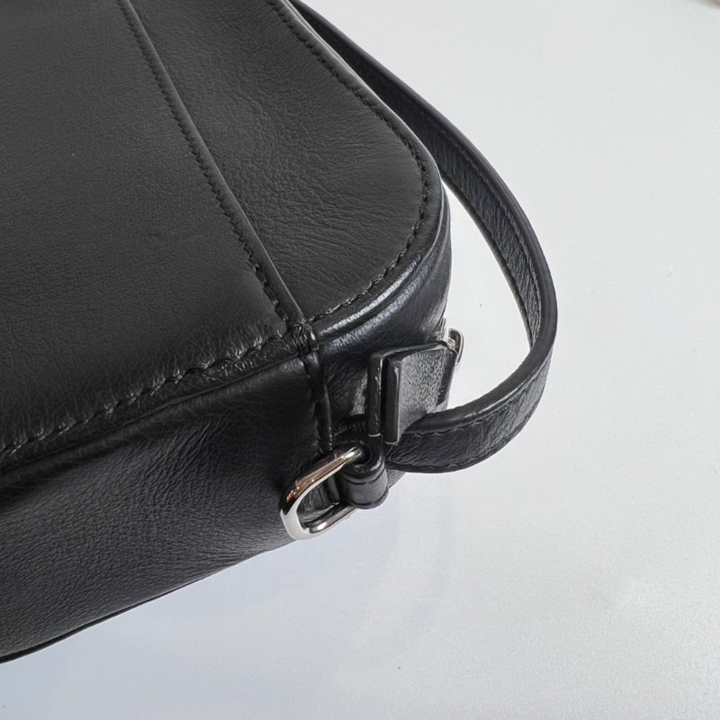 BALENCIAGA 608653 黑LOGO手提相機包-6