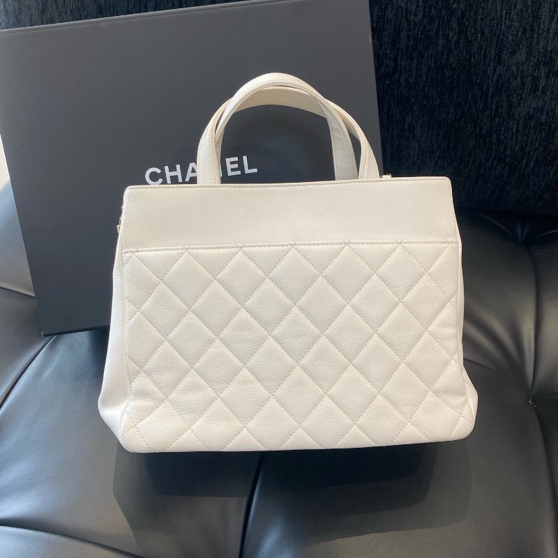 香奈兒Chanel Business Affinity白色荔枝紋牛皮菱格紋金扣手提托特包-1