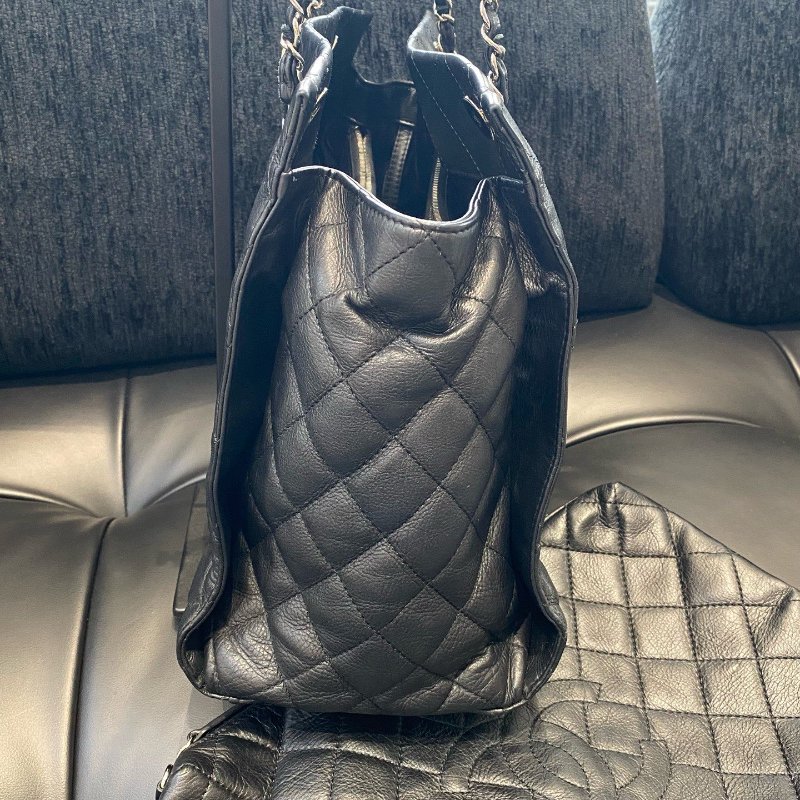 香奈兒Chanel經典logo吊墜牛皮托特包-2