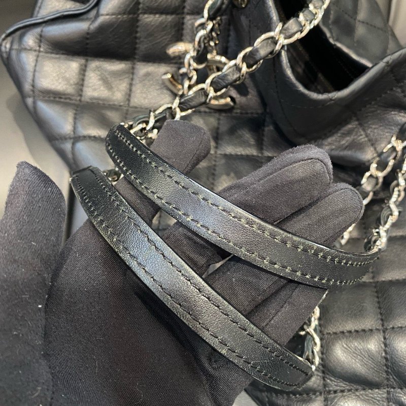 香奈兒Chanel經典logo吊墜牛皮托特包-10