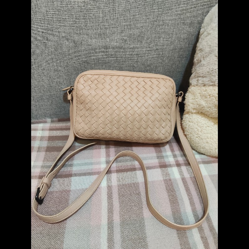 BOTTEGA VENETA 624035 經典編織羊皮斜揹相機包.粉膚-11