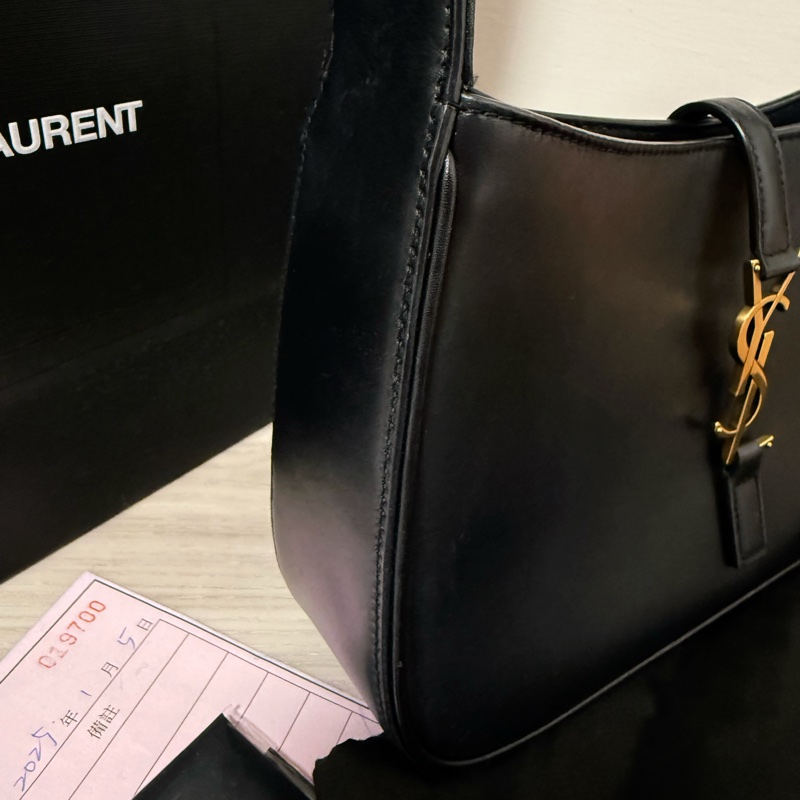 YSL LE 5 A7 肩背包 LE 5 À 7滑面皮革手袋 大顆-2