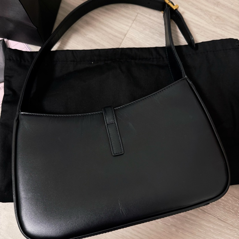 YSL LE 5 A7 肩背包 LE 5 À 7滑面皮革手袋 大顆-11