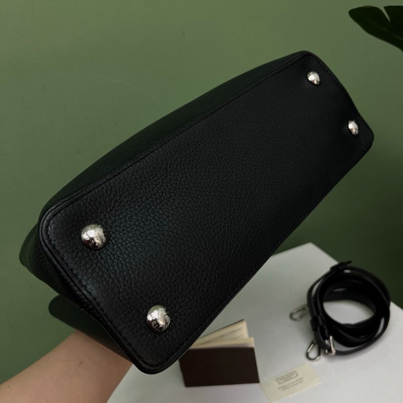 LV路易威登Capucines手提包黑銀-6