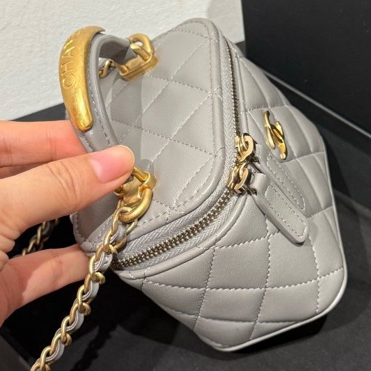 芯片款 Chanel香奈兒金屬手柄化粧盒小方包灰金-1