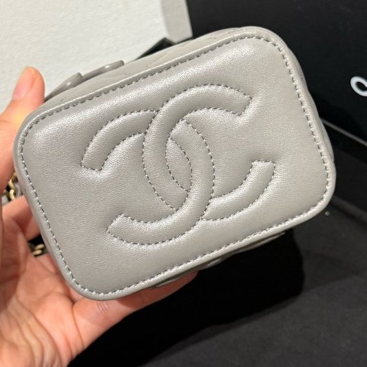 芯片款 Chanel香奈兒金屬手柄化粧盒小方包灰金-3