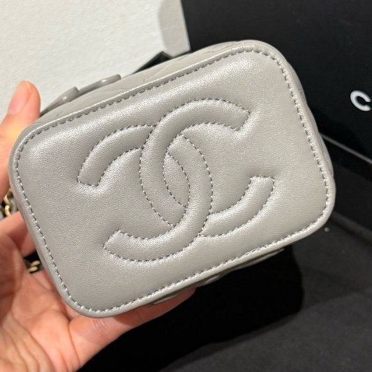 芯片款 Chanel香奈兒金屬手柄化粧盒小方包灰金-7