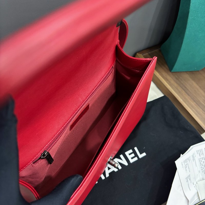 香奈兒Chanel 深紅色牛皮中大號Leboy-8